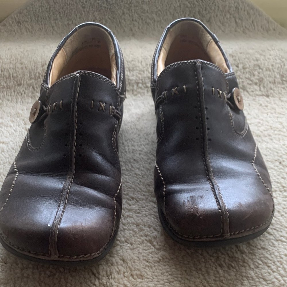 Clarks Unstructured womens shoes brown size 8.5 M (medium)
